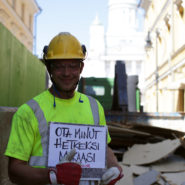 Estonian construction worker hitchhiking at Sofiankatu Helsinki